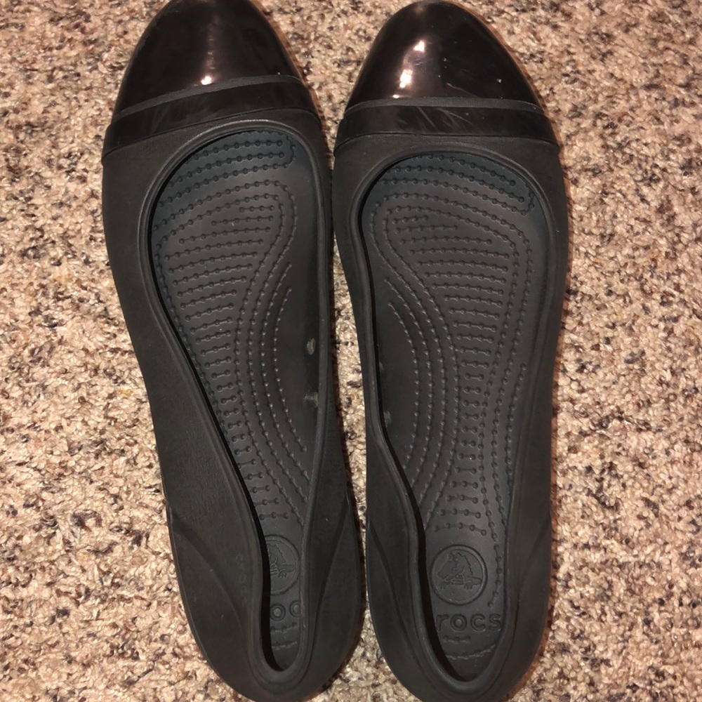 Black crocs flats